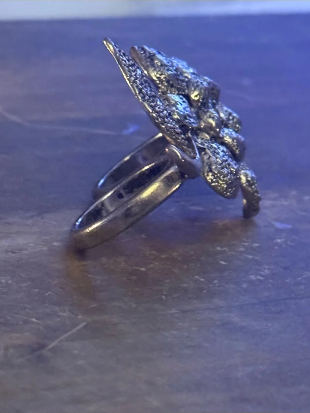 Antique gold tone two finger rose ring